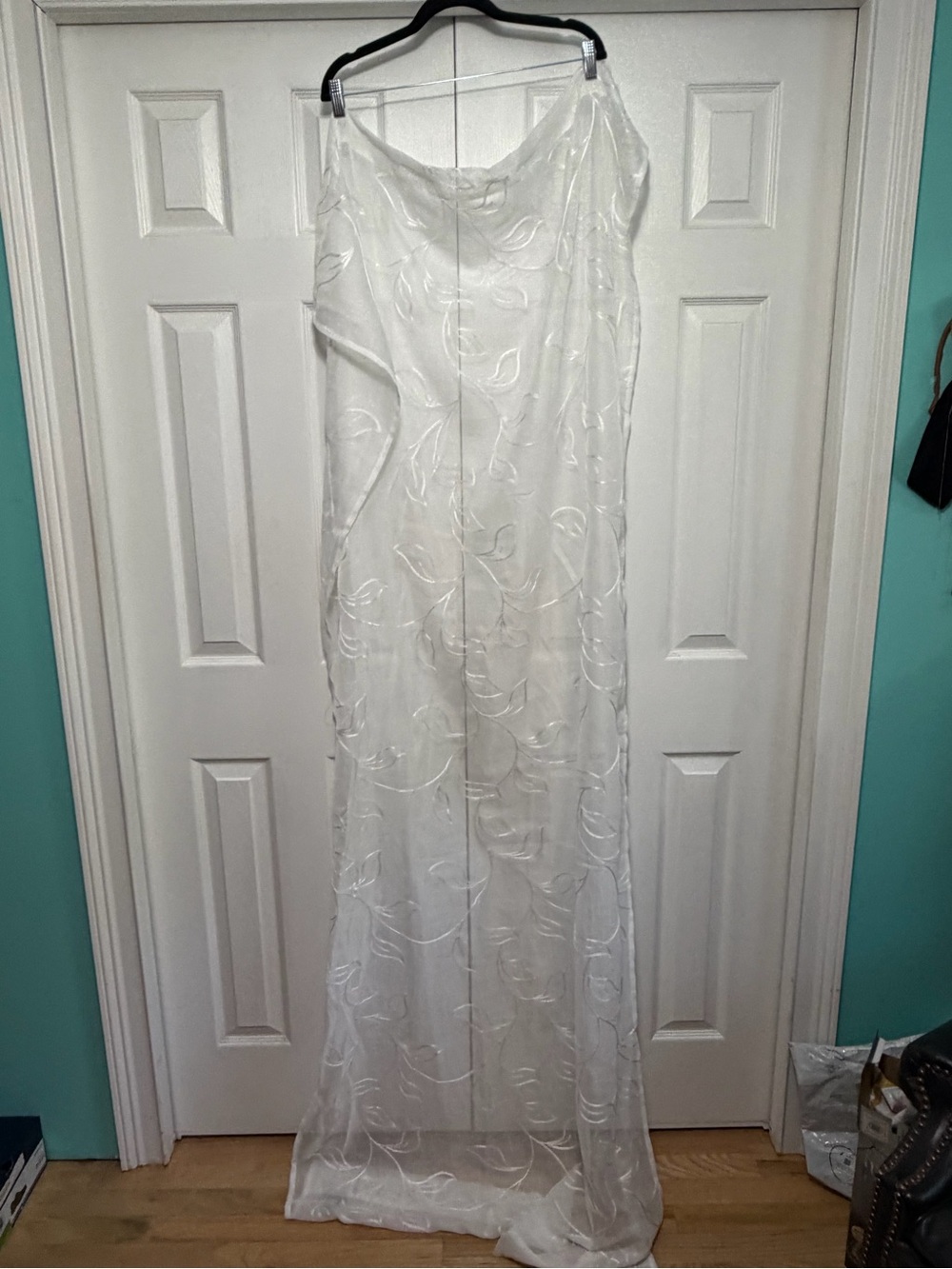4 Delicate Natori White Sheer Embroidered Maxi Dress